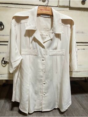 Elegant Cream Silky Blouse – Timeless Vintage-Inspired Style